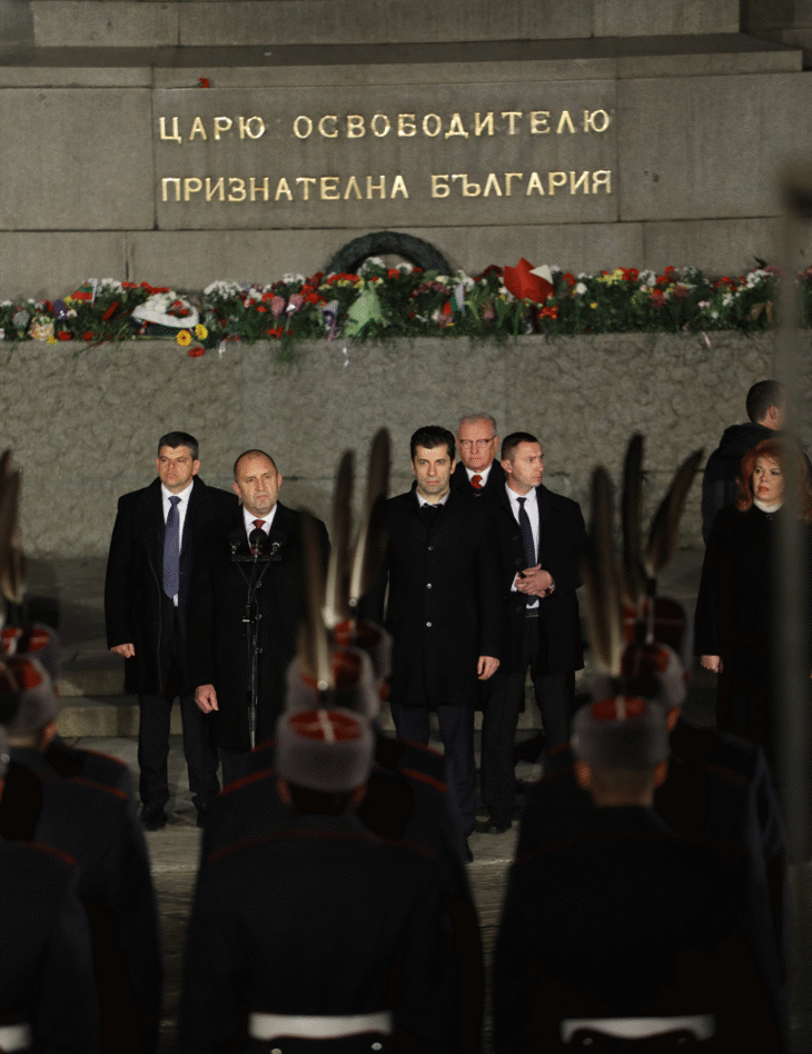 Премиерът Петков присъства на тържествената заря-проверка за Трети март