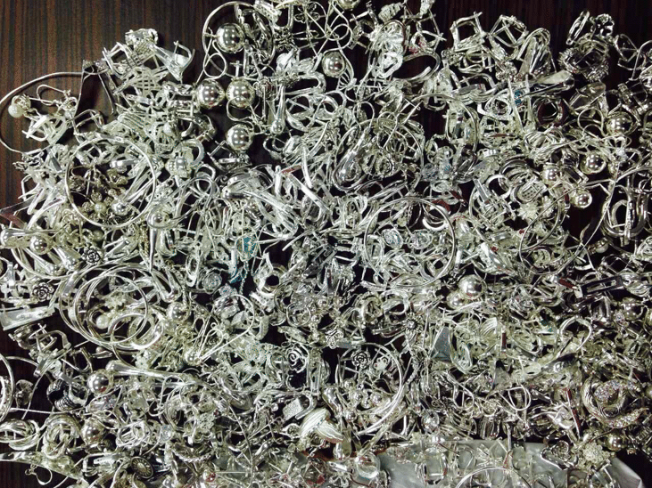 Над 2 кг сребърни накити в тоалетната на автобус, откриха митническите служители на МП Капитан Андреево