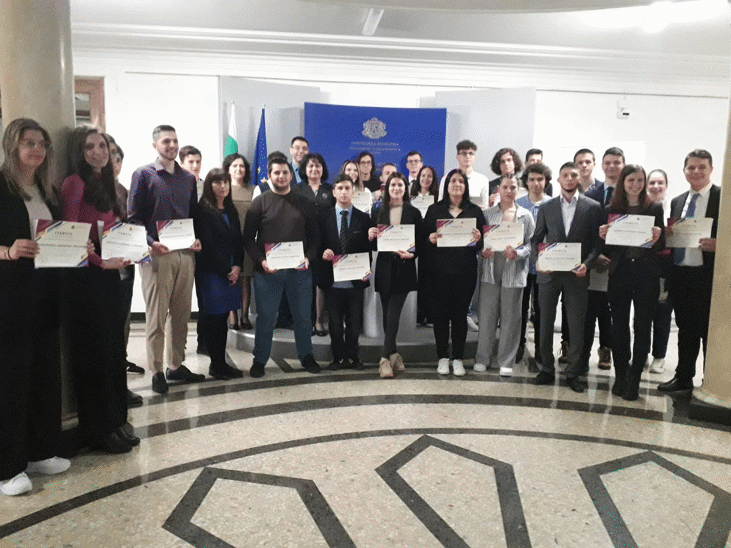 Трима Талантливи Младежи Ще Представят България В Европейския Конкурс За Млади Учени