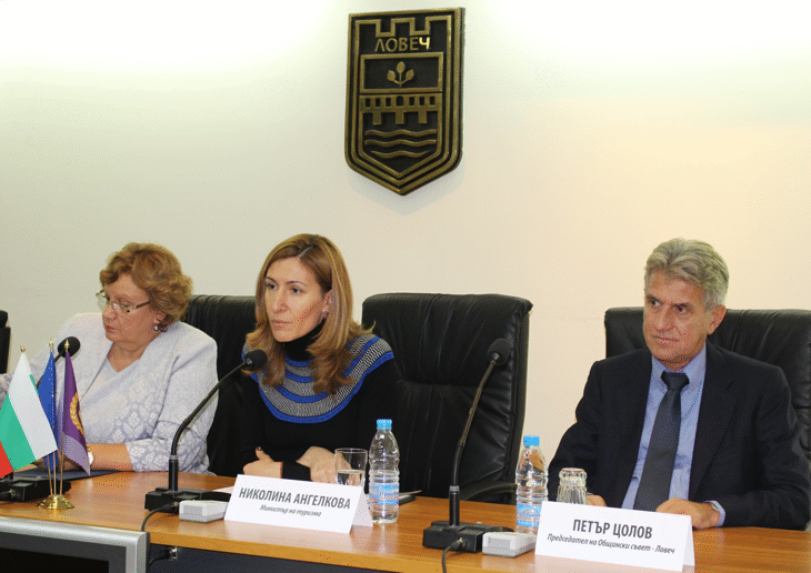 Министър Ангелкова се срещна с местния туристически бранш от Ловеч