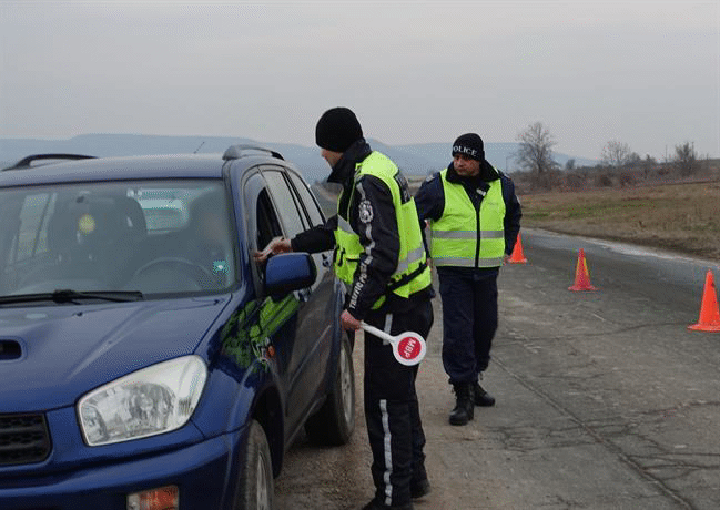 Четирима са задържани при спецакция в село Стоян Михайловски, Нови Пазар