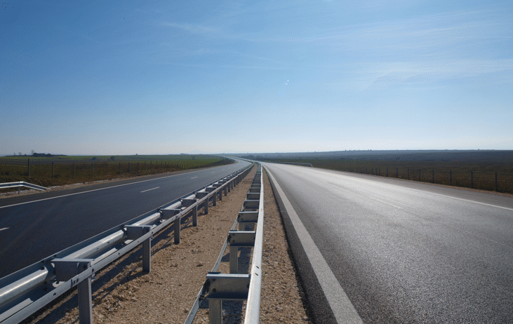 Движението е в една лента при км 3 в посока София на АМ "Люлин"