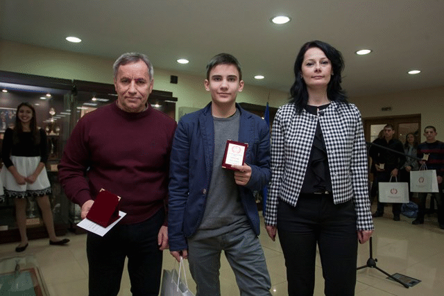 Заместник-министър Нина Найденова награди най-добрите спортисти на годината на ДСУ „Ген. Владимир Стойчев“