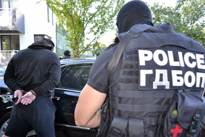 При операция „Пиле“ бяха задържани участниците в организирана престъпна група за изнудване и склоняване към проституция