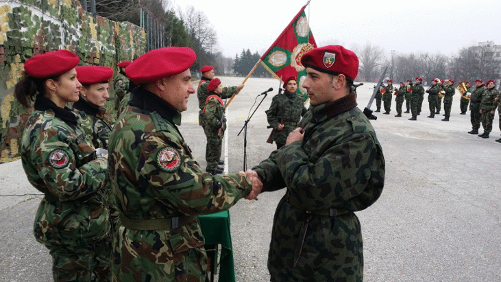 Завършилите успешно втория курс „Начална военна подготовка“ положиха военна клетва