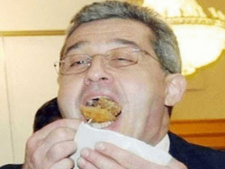 Убий политик, спаси Родината