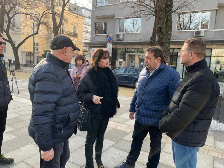 МРРБ взе проби за проверка на качеството на ремонтите в центъра на София