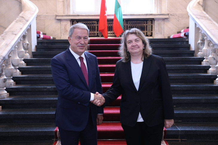 Високо ценим усилията, които Турция положи за започване на преговори между Русия и Украйна и за постигане на мир в Европа, отбеляза председателят на парламента Наталия Киселова на среща с делегация на Комисията по национална отбрана на Турция