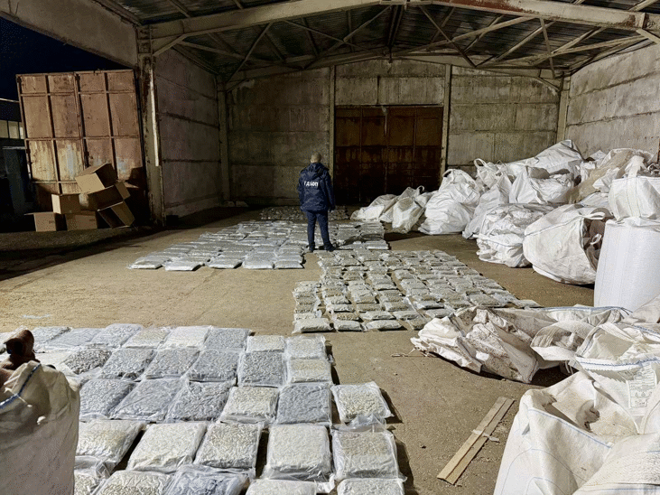 Спецоперация на ДАНС, ГДБОП и прокуратурата: База за наркотици, 250 кг марихуана и хеликоптер са открити при съвместната работа