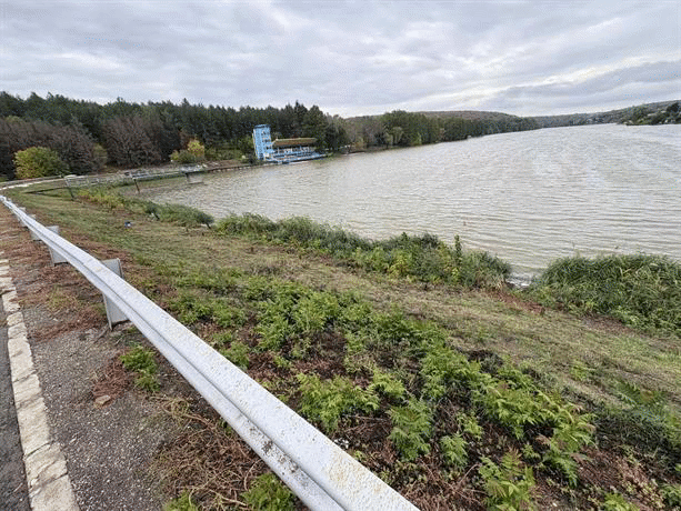 Съвместни екипи на полицията, пожарната и общинската администрация работят на терен в района на с. Николово, област Русе