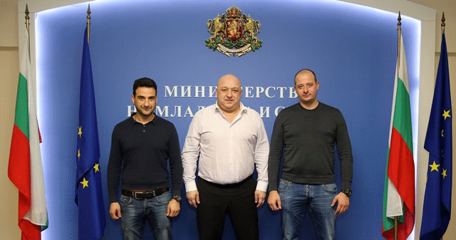 Министър Кралев се срещна с Националния клуб на привържениците на Левски