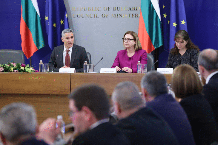 Премиерът Гюров към областните управители: Очаквам от Вас безпристрастност и максимално добра организация за честни и прозрачни избори