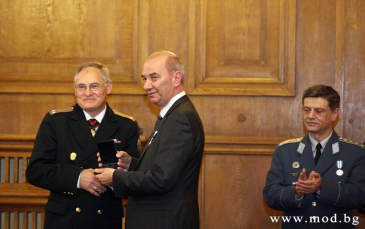 Началникът на отбраната генерал Константин Попов и постоянният секретар на отбраната д-р Добромир Тотев бяха наградени от Междусъюзническата конфедерация на офицерите от резерва на страните-членки на НАТО