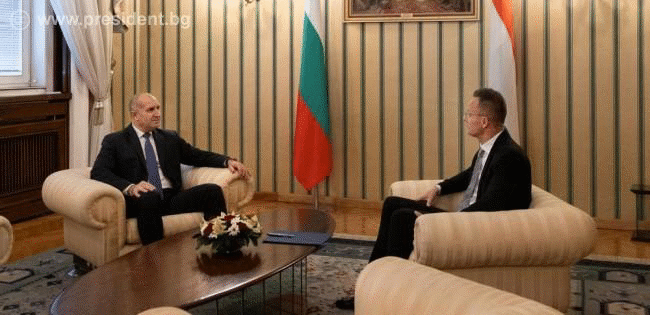 Перспективите на Европа за справяне с предизвикателствата, пред които е изправена, обсъди президентът Румен Радев с външния министър на Унгария Петер Сиярто