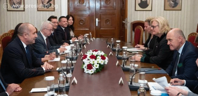Президентът Радев на среща с председателя на Националния съвет на Австрия: Приемането на България в Шенген е национален приоритет Президентът Радев на среща с председателя на Националния съвет на Австрия: Приемането на България в Шенген е национален приоритет