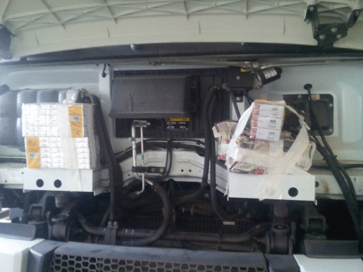 Двигател на камион облепен с контрабандни цигари разкриха инспектори от Митница Русе