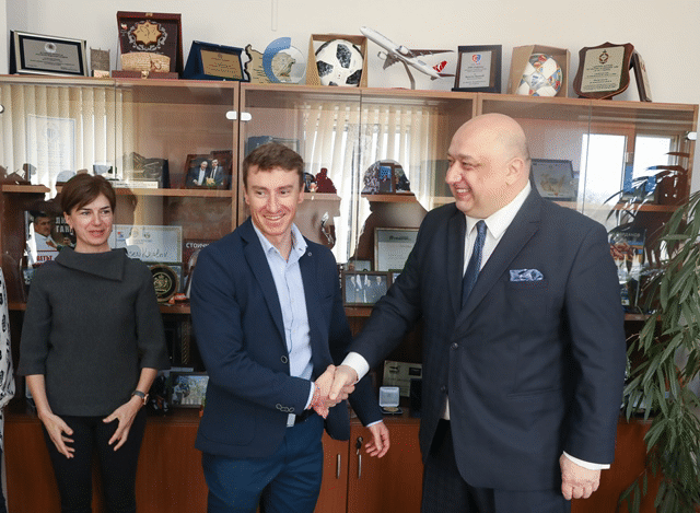 Министър Кралев награди биатлонистите Красимир Анев и Владимир Илиев