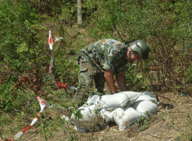 Военнослужещи от Сухопътните войски продължават да оказват помощ на населението в района на община Стралджа
