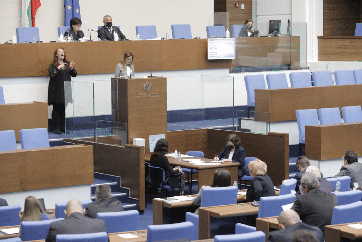 Народното събрание прие на първо четене законопроект за българския жестов език