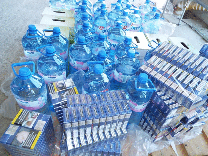 Над 100 литра ракия и 450 кутии цигари откриха митнически служители в шофьорска кабина на камион на ГКПП Дунав мост 2