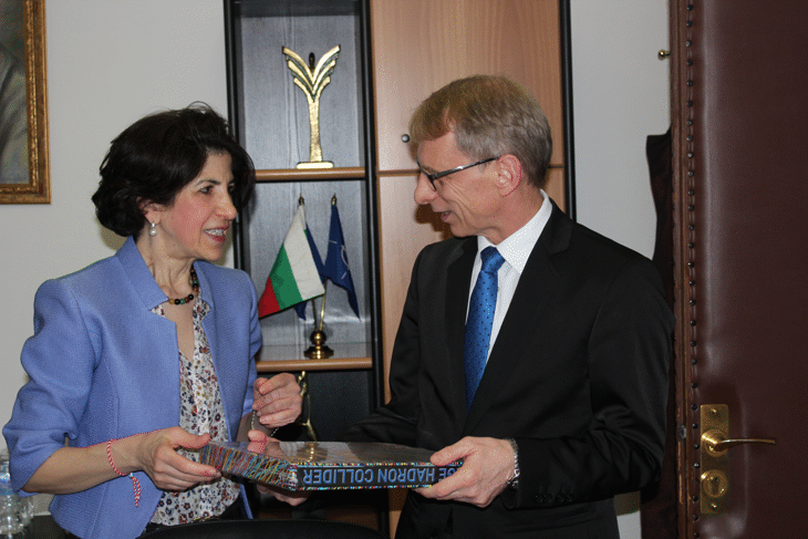 Над 2800 Ученици И 536 Учители Са Преминали Обучения В Церн