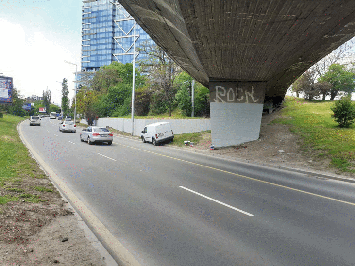 Акция на Столичен инспекторат и доброволци заличи над 200 кв. м. грозни надписи и драсканици под мостовете на бул. „България“ и бул. „Витоша“