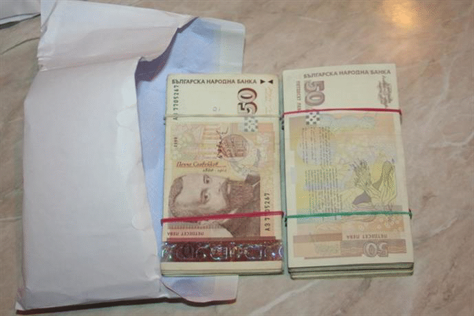 Управител на казино сам инсценирал грабежа му