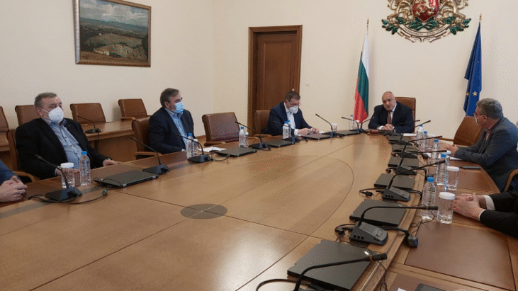 Натиск върху болниците не се отчита, системата е подготвена за повишението на случаите, което се дължи на британския вариант на COVID-19 бе докладвано на работно съвещание при министър-председателя Бойко Борисов