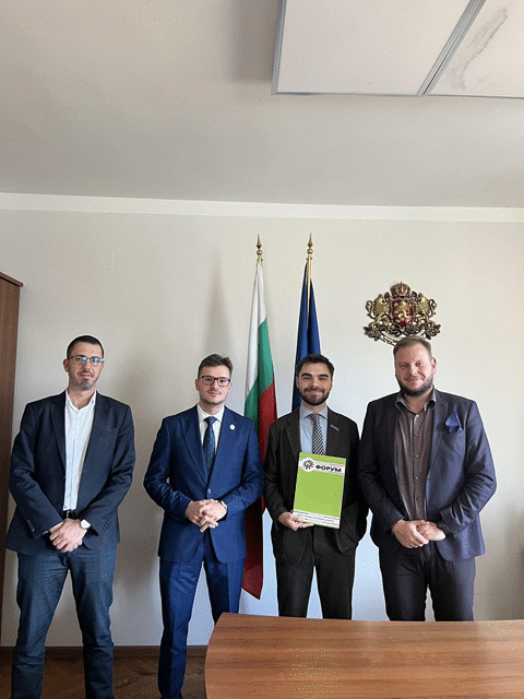 Зам.-министър Петър Младенов проведе среща с председателя на Европейския младежки форум Рареш Войку