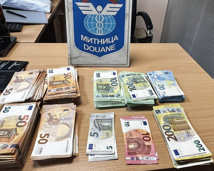 Недекларирана валута за близо 300 000 лева откриха митническите служители на МП Капитан Андреево
