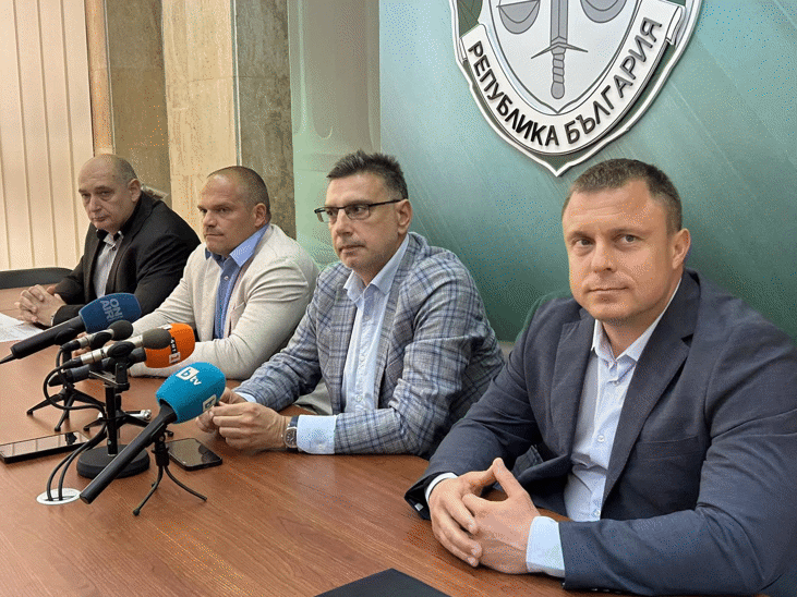 Окръжна прокуратура-Бургас задържа за срок до 72 часа В.С., обвинен в държане с цел разпространение на 4 вида високорискови наркотични вещества