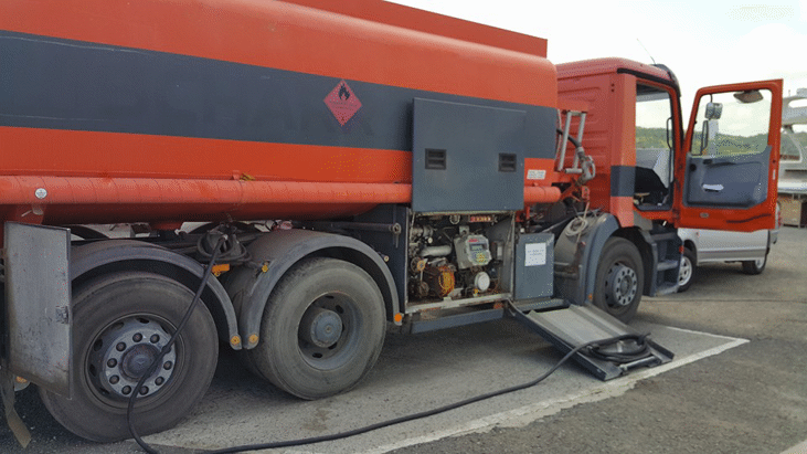 Митница Бургас иззе близо 3 тона нелегално гориво от бензиностанция-автоцистерна в яхтено пристанище в Созопол