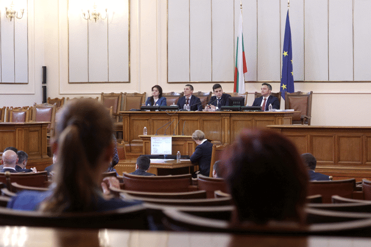 Народното събрание избра Пролет Велкова и Симона Велева за членове на Съвета за електронни медии
