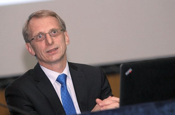 Министър Денков: Съкращаваме Приема На Студенти С Още Близо 10%