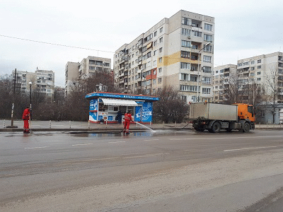 Продължава извършването на метене и миене на улици в София