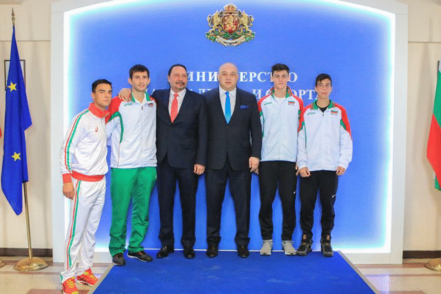 Министър Кралев се срещна с българските тенисисти, които ще участват в „Гаранти Коза София Оупън“