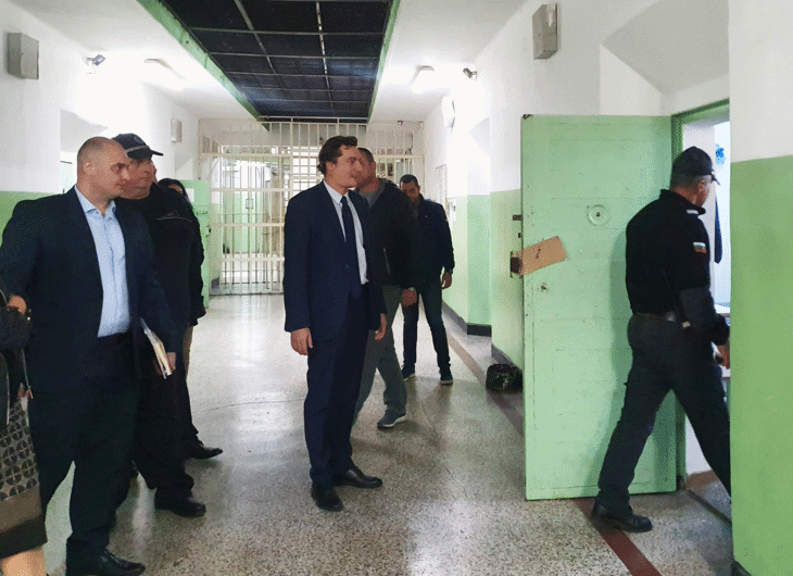 Министър Зарков инспектира затвора в Стара Загора
