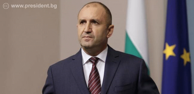 Румен Радев: Парадът на Въоръжените сили трябва да напомни на взимащите решения, че нашите военнослужещи са във фокуса на модернизацията и на придобиването на бойни способности