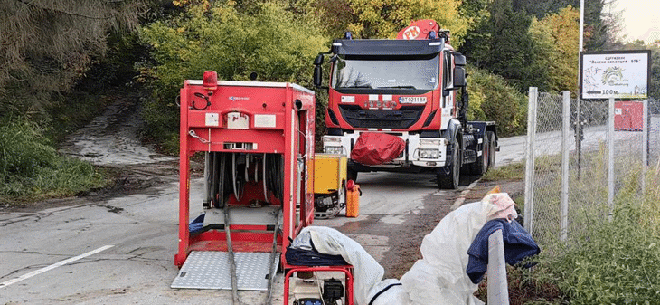 Екипи на полицията и пожарната денонощно работят в Николово и Мартен