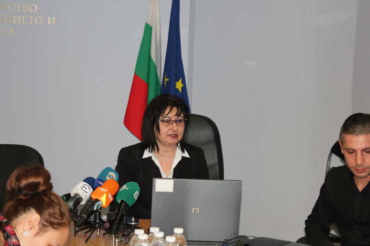 Национални Програми Осигуряват Повече Пари За Детски Градини И Училища