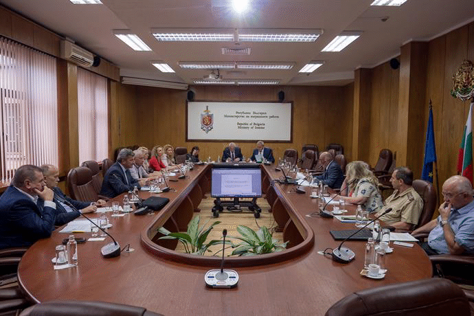Министър Радев председателства извънредно заседание на Междуведомствената комисия за възстановяване и подпомагане