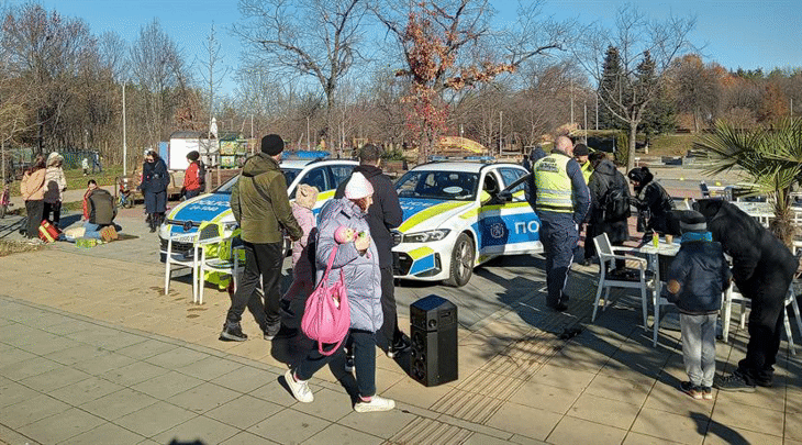 Пътни полицаи изнесоха урок по безопасност на движението за деца в столичния „Северен парк“