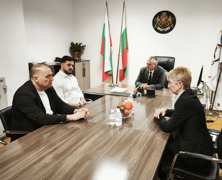 Министърът на младежта и спорта Димитър Илиев се срещна със спортист №1 на България за 2025 г. Карлос Насар