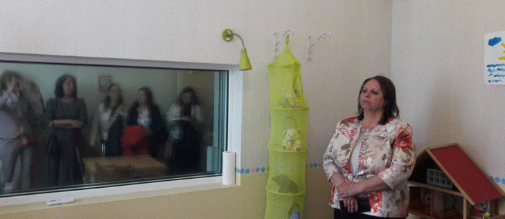 Председателят на Държавната агенция за закрила на детето д-р Теодора Иванова посети социалната услуга „Зона ЗаКрила“ в гр. Шумен