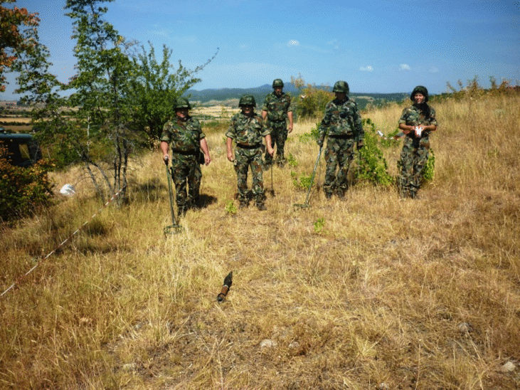 Военнослужещи от Сухопътните войски продължават дейностите в помощ на населението в района на община Стралджа