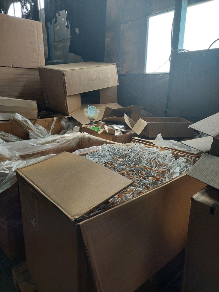 Четири милиона къса незаконно произведени цигари и 3500 кг тютюн са установени при разкриването на нелегална фабрика в Севлиево