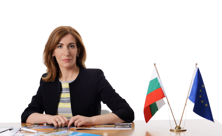 Министър Николина Ангелкова: Ще посрещнем около 5 млн. чуждестранни туристи през лято‘2016