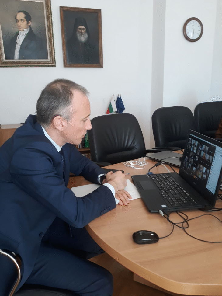 Министър Вълчев Разговаря С Учители От Ромски Произход