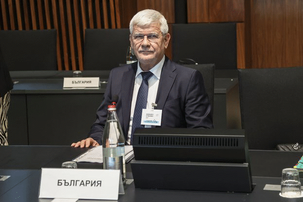 Министър Кирил Вътев защити производството на етеричномаслени култури в България пред Съвета на ЕС по земеделие и рибарство