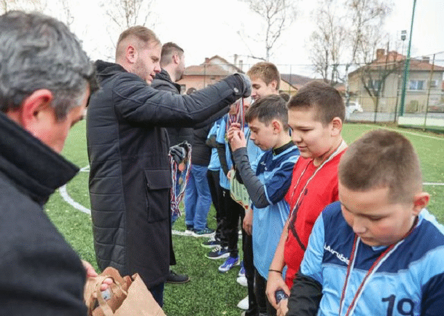 Заместник-министърът на младежта и спорта Петър Младенов награди участниците в спортно събитие от кампанията #BeActive,